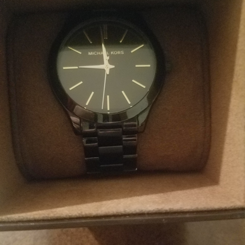 women watch - Picture 4 of 5